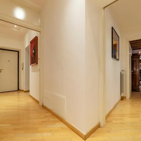 Pantheon View Apartment *