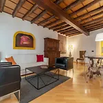 Apartment Pantheon View