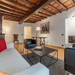 Pantheon View Apartment